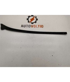 Moldura Parabrisas Derecha