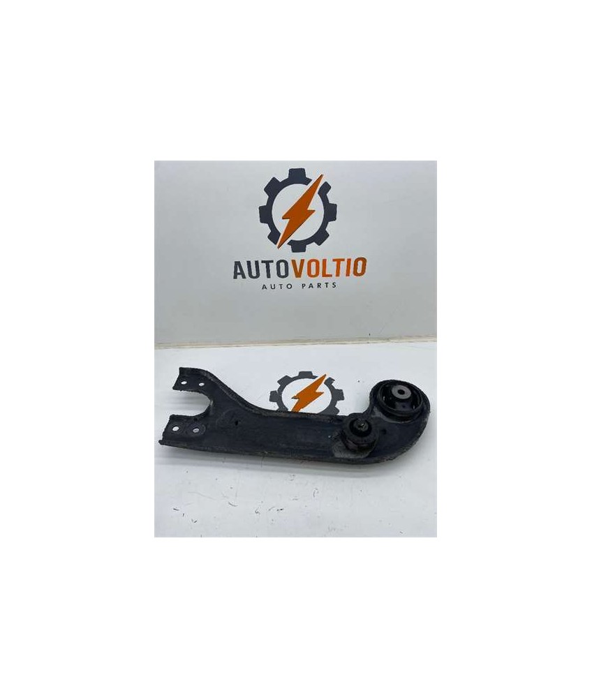 Brazo Centro Suspension Trasera Derecha