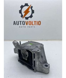 Soporte izquierdo motor