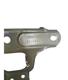 Soporte izquierdo paragolpes
