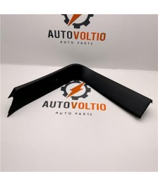 Guarnecido portón trasero derecho