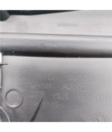 Guarnecido pilar central derecho