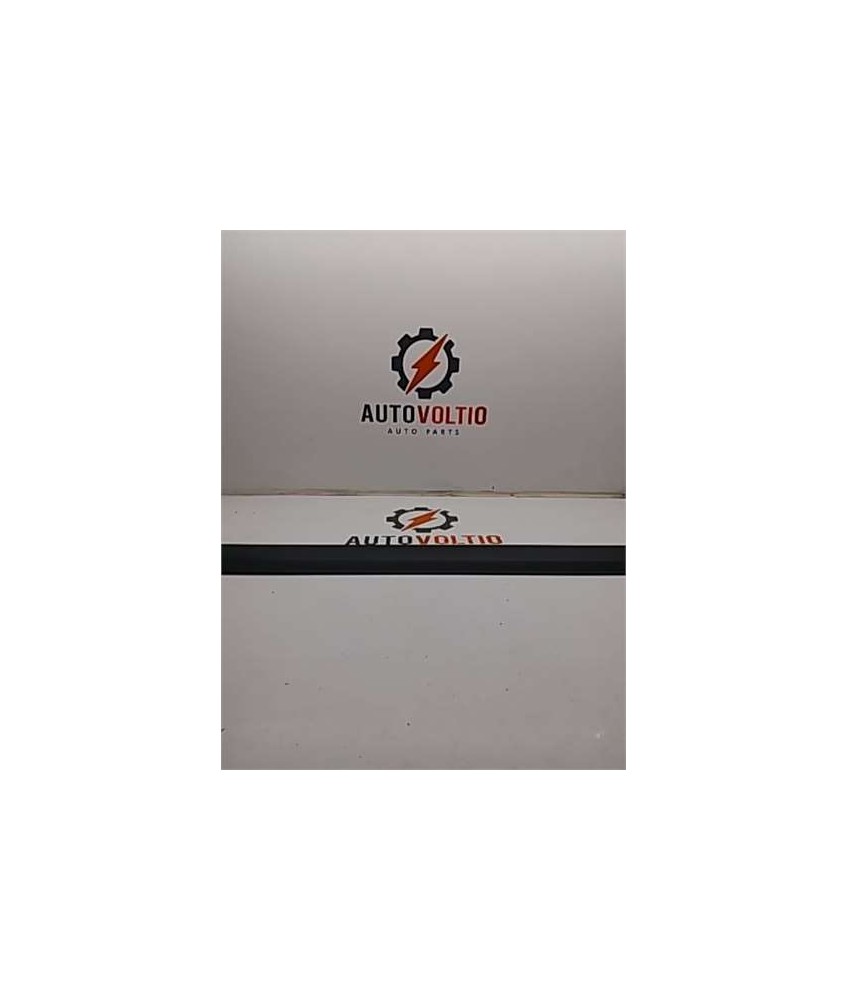 Moldura puerta lateral derecha