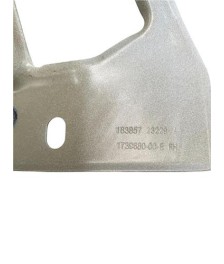 Soporte izquierdo paragolpes